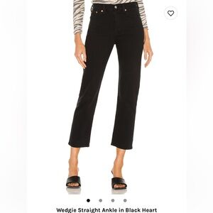 Levi’s Wedgie Straight Ankle in Black Heart | Size 27